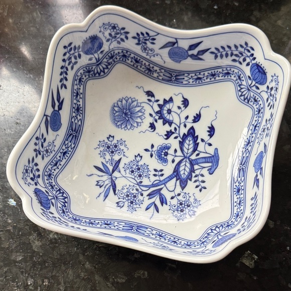 BLUE ONION Other - Blue and White Floral Porcelain Dish